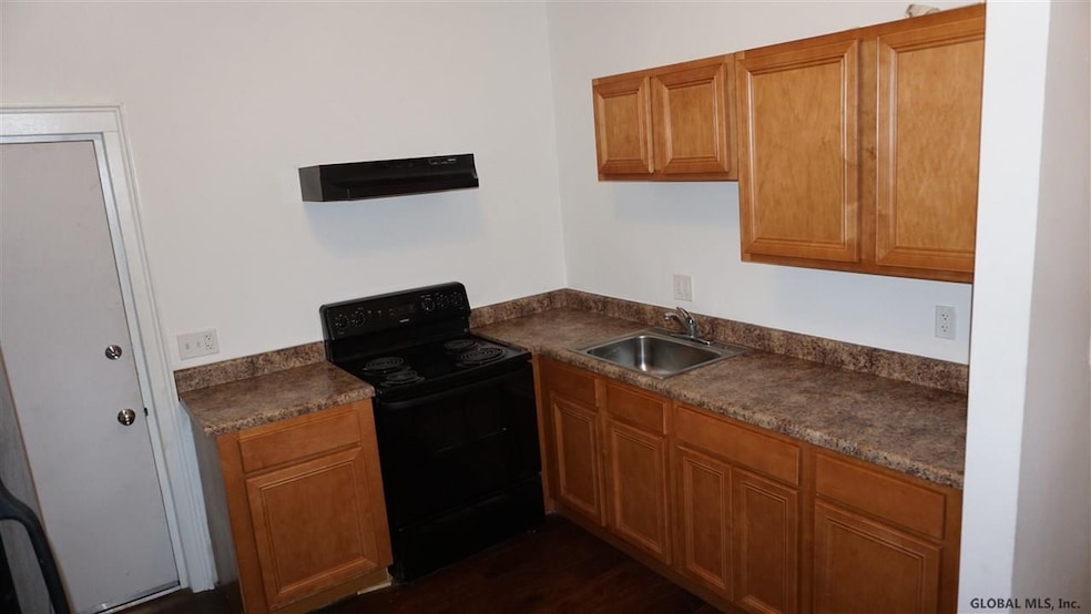 9 Caroline St, Saratoga Springs, NY 12866 - photo 1