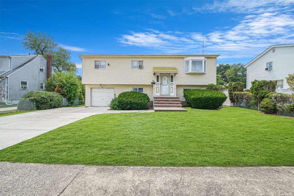 964 Derrick Adkins Ln, West Hempstead, NY 11552 - photo 1