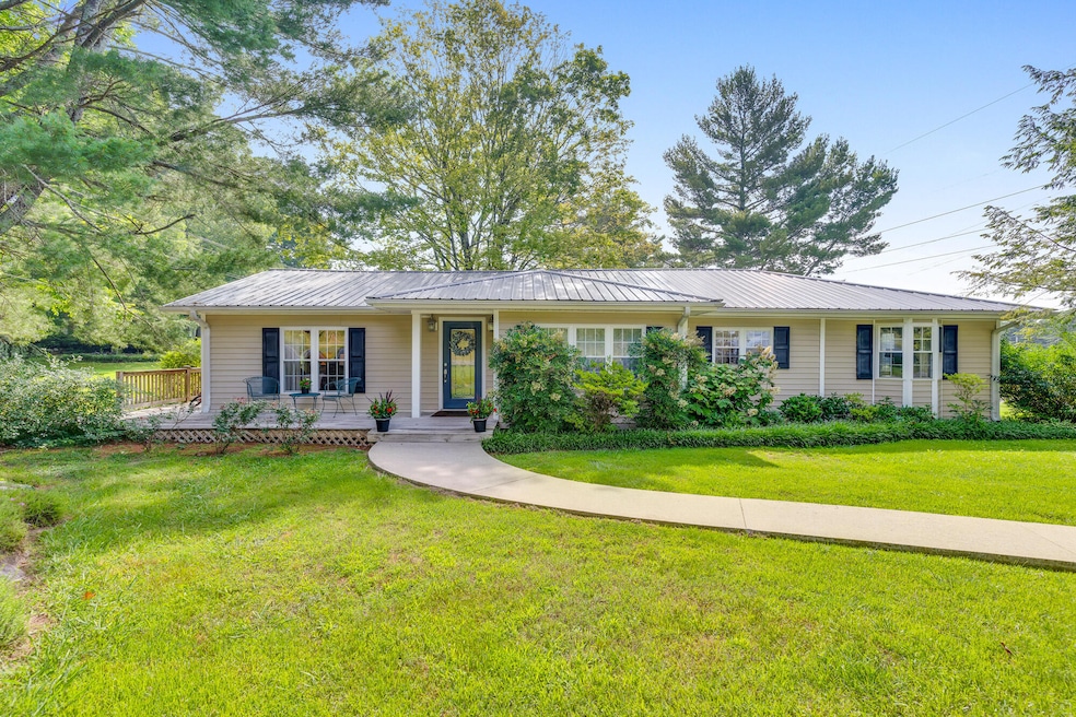 206 Arvle York Cir, Lookout Mountain, GA 30750 - photo 1