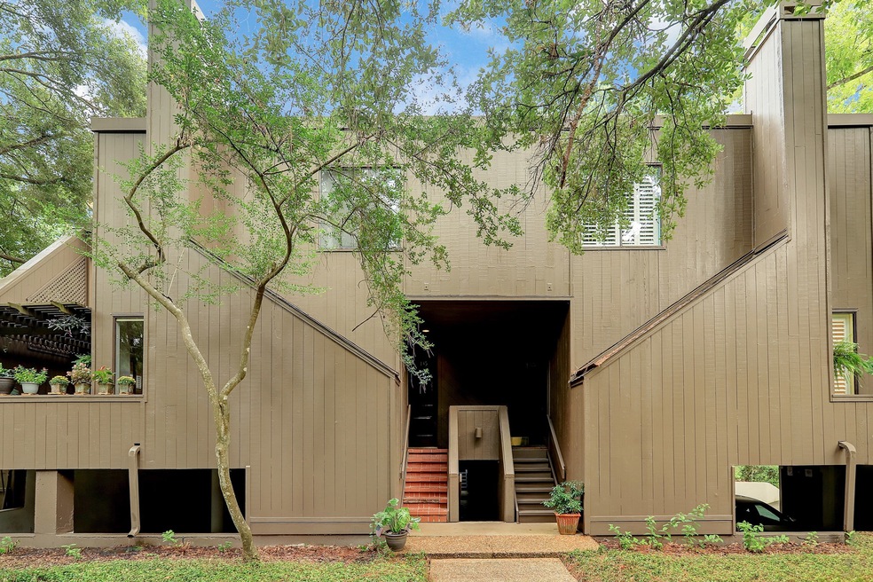 133 Litchfield Ln, Houston, TX 77024 - photo 1