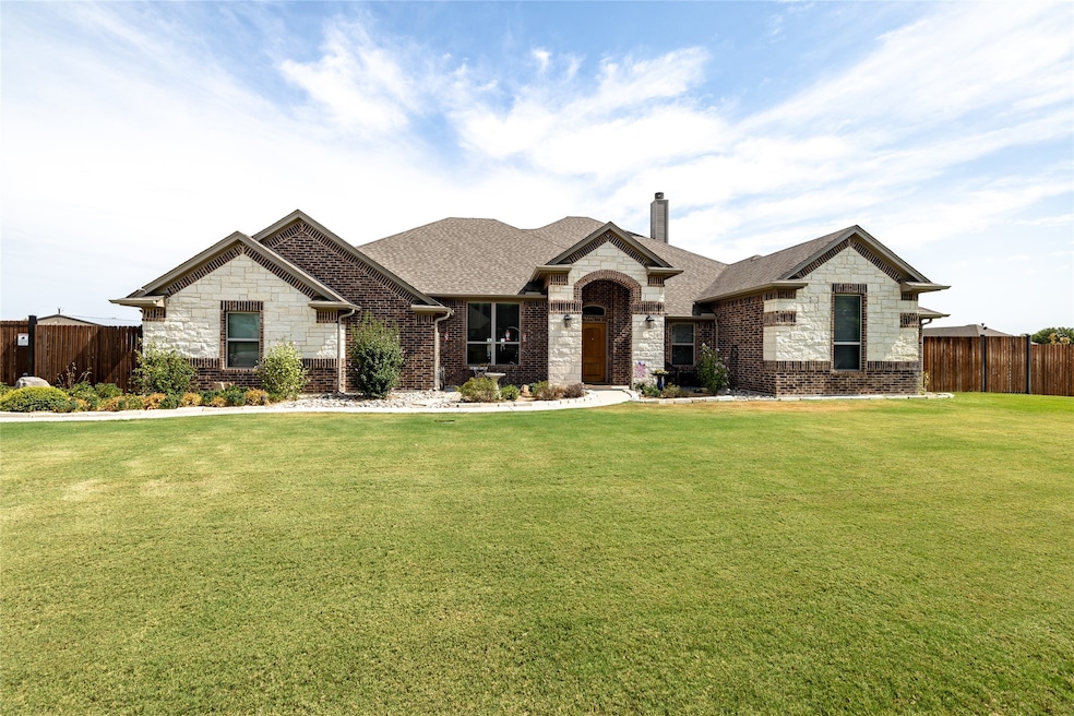 1315 Craft Farms Cir, Azle, TX 76020 - photo 1