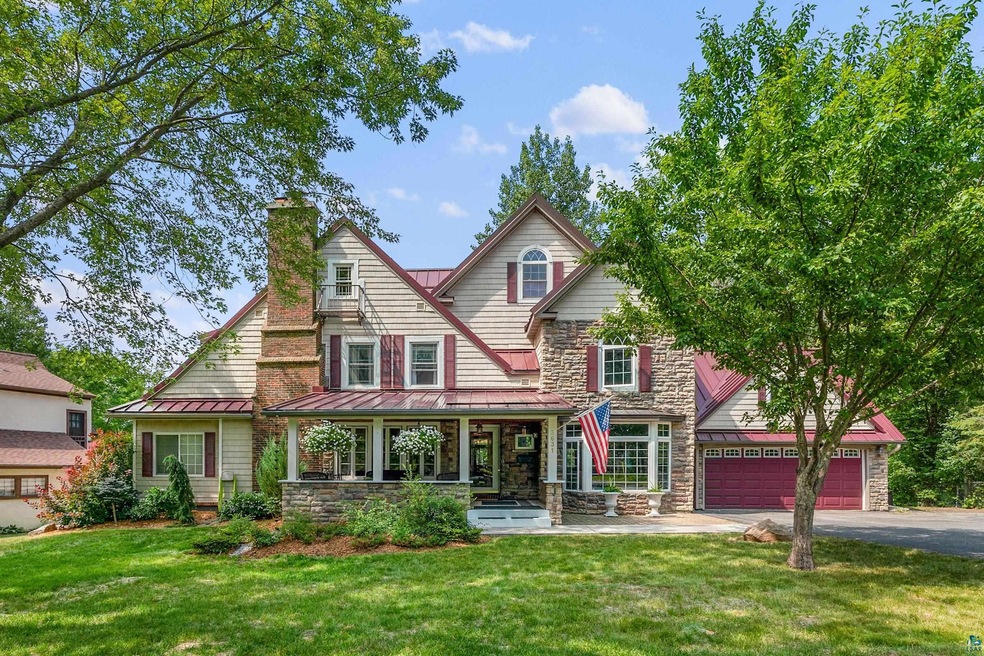 3631 Crescent View Ave, Duluth, MN 55804 - photo 1