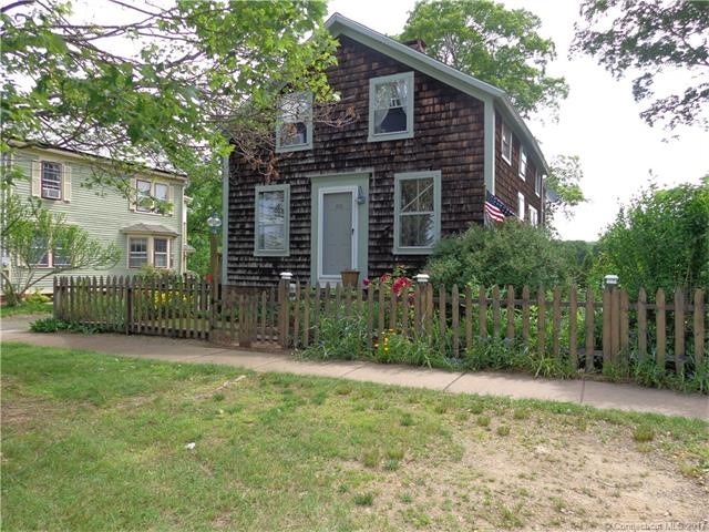 Cozy Colonial located in the Historic District