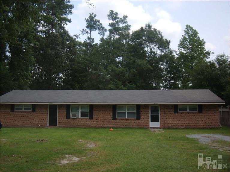 312 S Campbell St, Burgaw, NC 28425 - photo 1