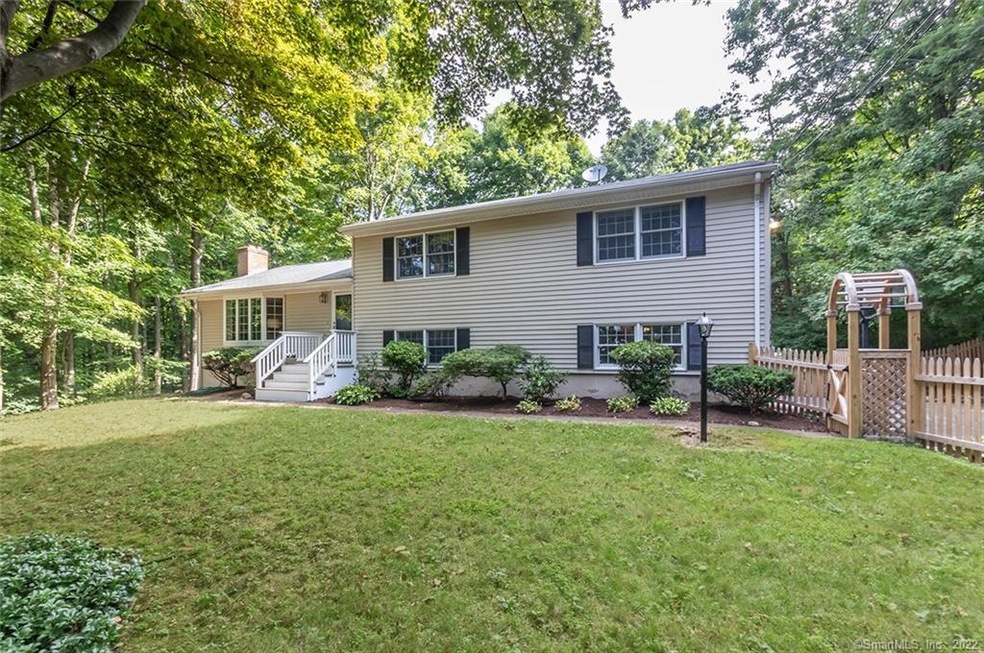 335 Weeping Willow Ln, Fairfield, CT 06825 - photo 1