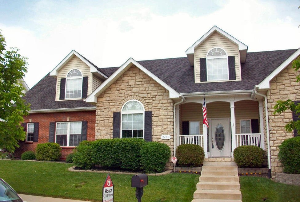Attractive 1.5 Story