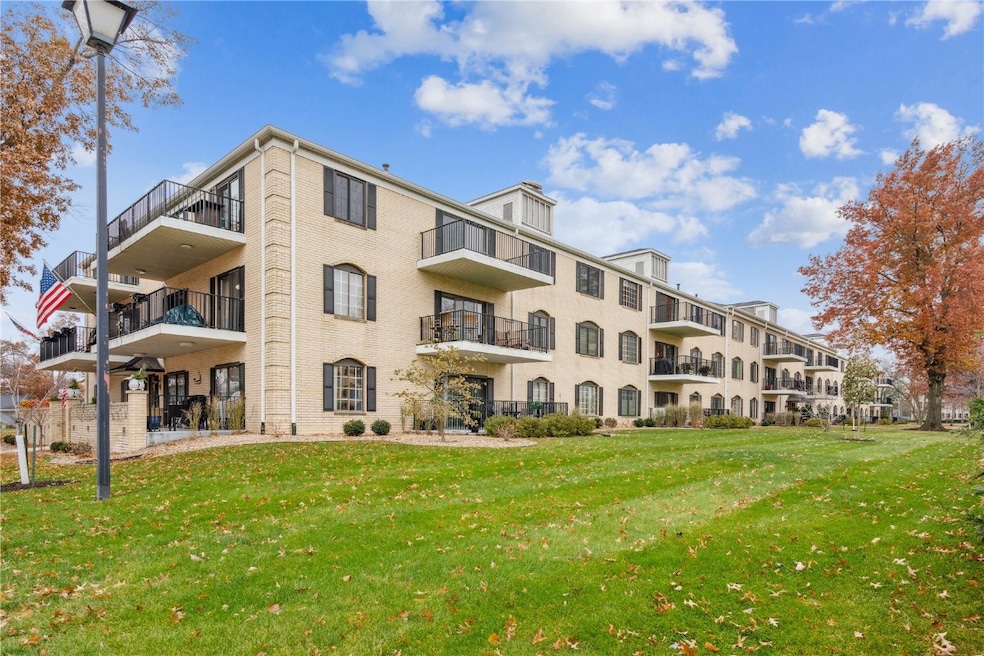 100 Thompson Dr SE unit 116, Cedar Rapids, IA 52403 - photo 1