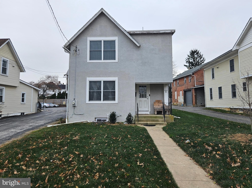 404 W Wayne Ave, Wayne, PA 19087 - photo 1