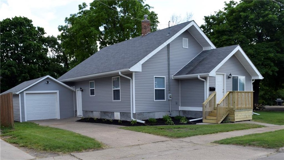 609 N 2nd Ave W, Newton, IA 50208 - photo 1