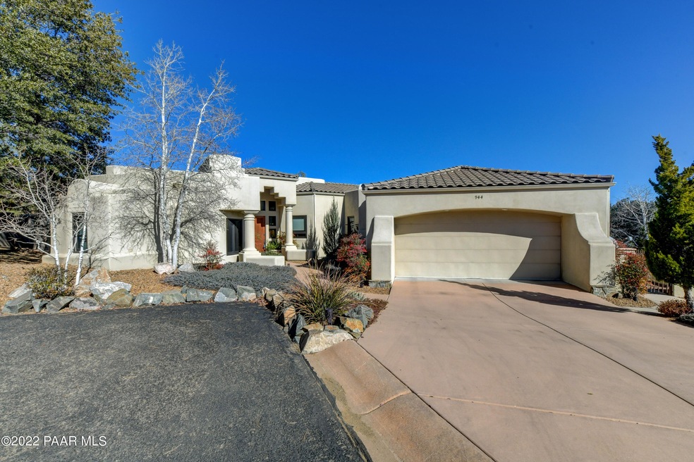 Large lot! Super Privacy & close to town