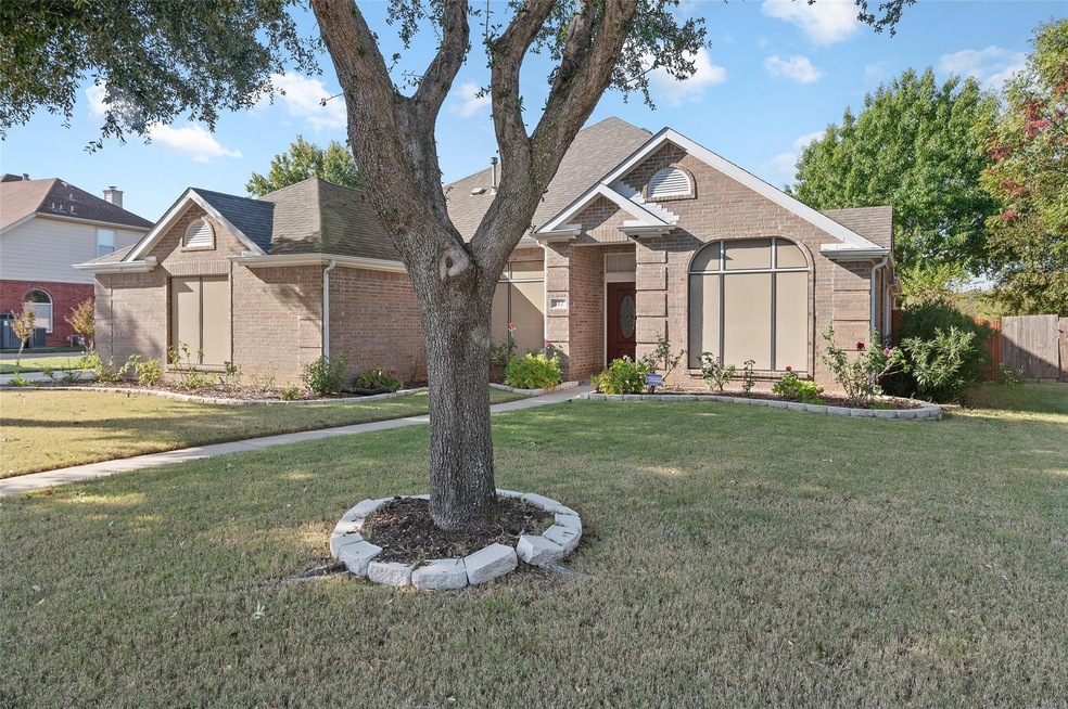 812 Abbots Ln, Denton, TX 76205 - photo 1