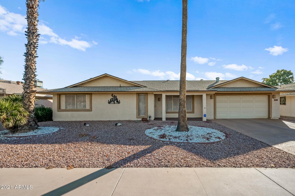 17235 N Lindgren Ave, Sun City, AZ 85373 - photo 1