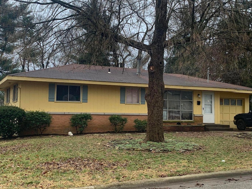 1318 S Newton Ave, Springfield, MO 65807 - photo 1