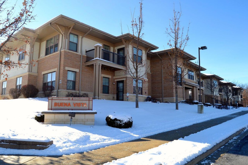 W129N6811 Northfield Dr, Menomonee Falls, WI 53051 - photo 1