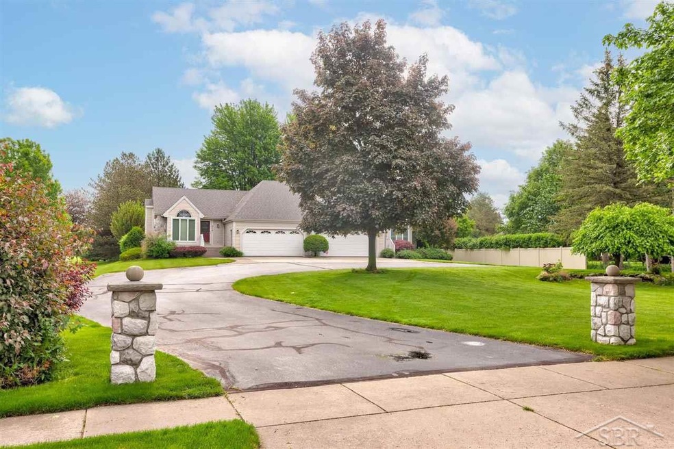 315 Mayer Rd, Frankenmuth, MI 48734 - photo 1