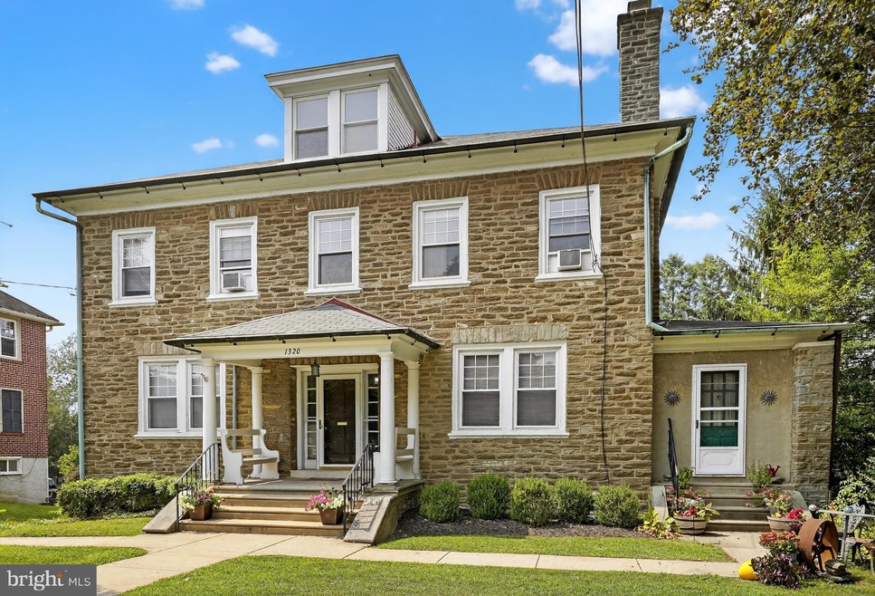 1320 Butler Pike unit 4, Conshohocken, PA 19428 - photo 1