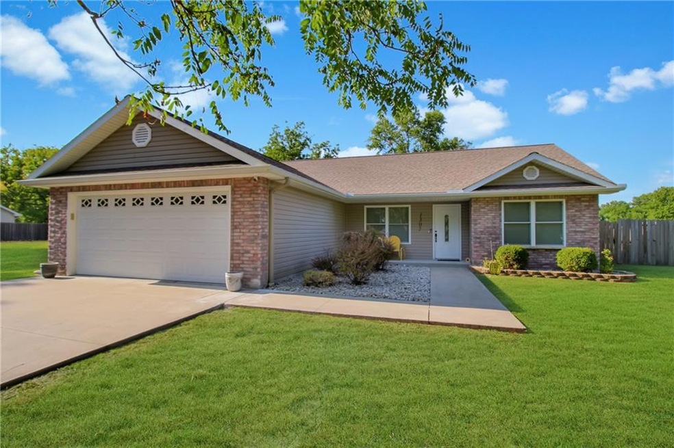 1307 Partridge Ave, Parsons, KS 67357 - photo 1