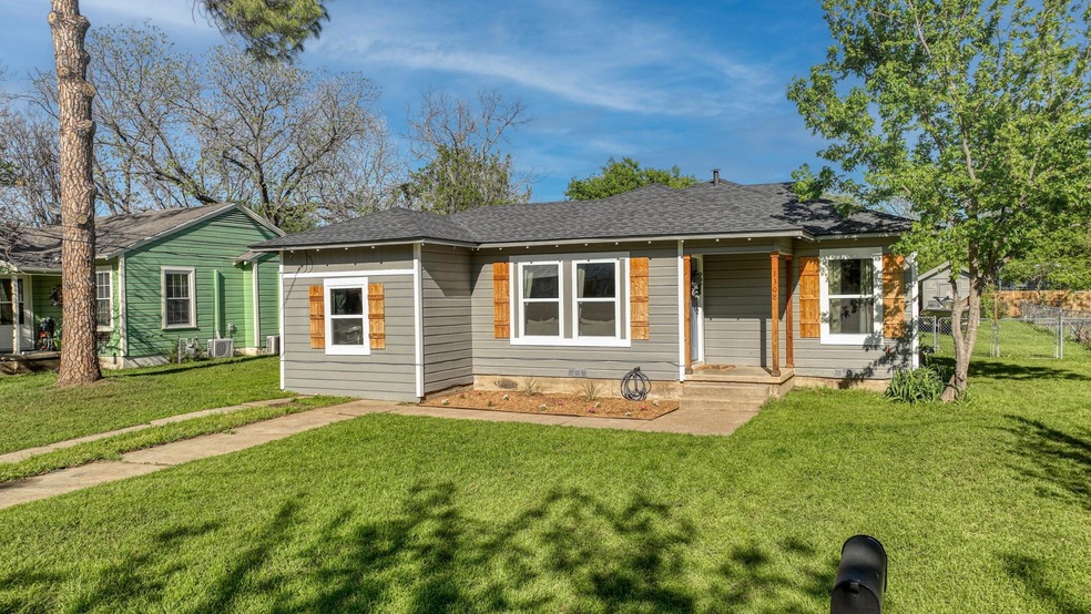 1308 Oliver St, Weatherford, TX 76086 - photo 1