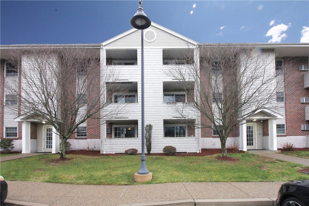 671 Metacom Ave unit 32, Bristol, RI 02809 - photo 1