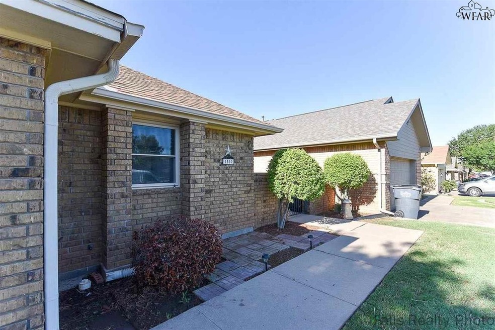1509 Carol Ln, Wichita Falls, TX 76302 - photo 1