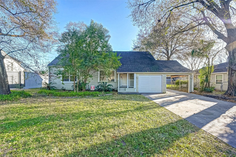 729 W 30th St, Houston, TX 77018 - photo 1