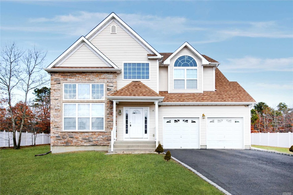 17 Audobon St, Medford, NY 11763 - photo 1