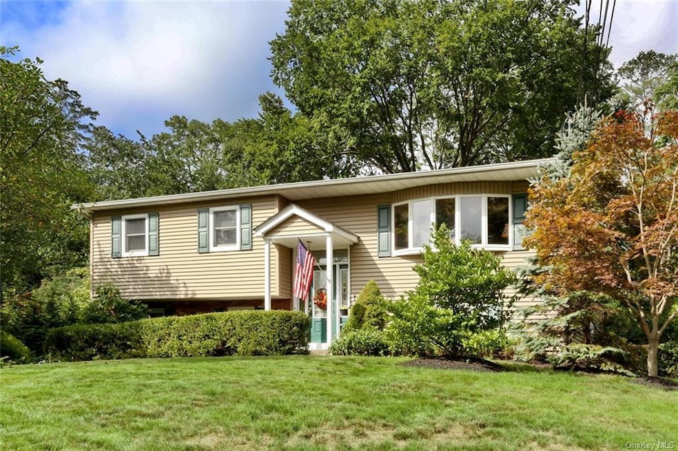 16 Oakwood Ln, Thiells, NY 10984 - photo 1