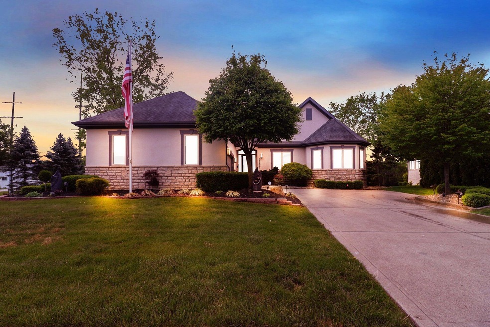 6197 McNaughten Grove Ln, Columbus, OH 43213 - photo 1