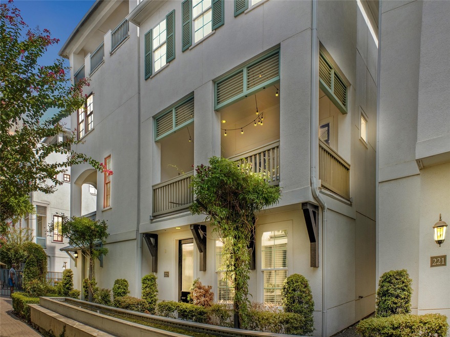 225 E 27th St, Houston, TX 77008 - photo 1