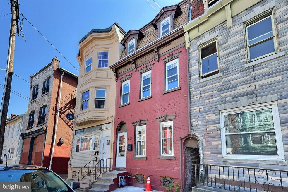 209 N 10th St, Reading, PA 19601 - photo 1