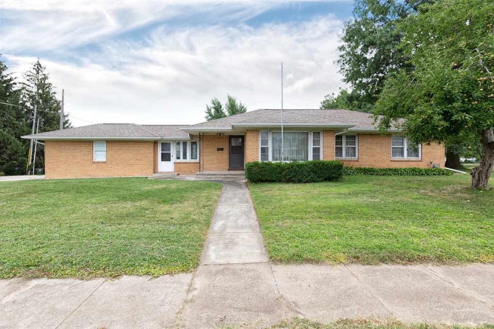 1018 W 1 St, Cedar Falls, IA 50613 - photo 1