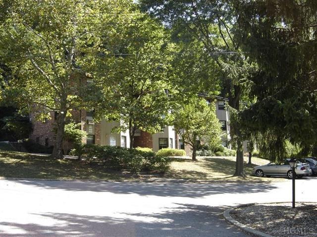 61 Charter Cir unit C12, Ossining, NY 10562 - photo 1