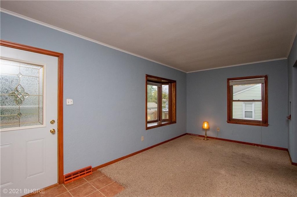 1321 E 33rd St, Des Moines, IA 50317 - photo 1