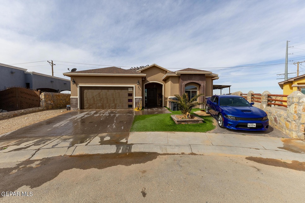821 Desert Sky Dr, Horizon City, TX 79928 - photo 1