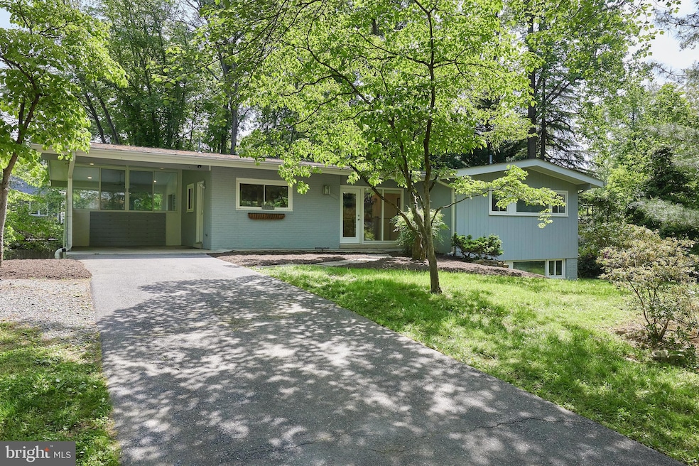 11711 Karen Dr, Potomac, MD 20854 - photo 1