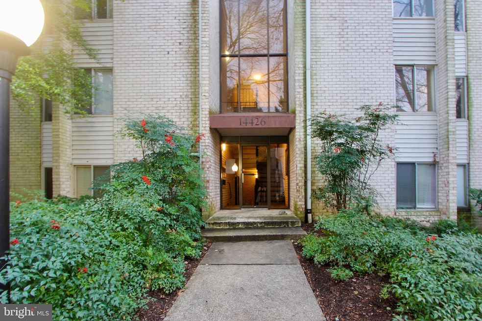 14426 Parkvale Rd unit 5, Rockville, MD 20853 - photo 1