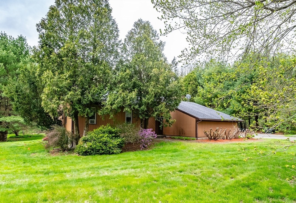 183 S Shelburne Rd, Shelburne Falls, MA 01370 - photo 1