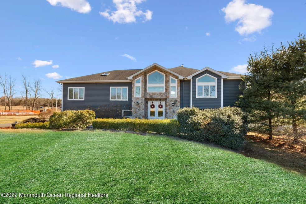 003_02front_exterior_b