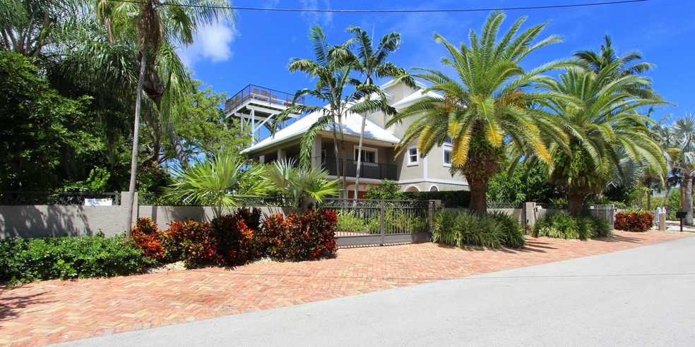 6 North Drive