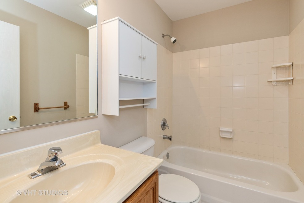 1749 N Baldwin Ave unit 2, Waukegan, IL 60085 - photo 1