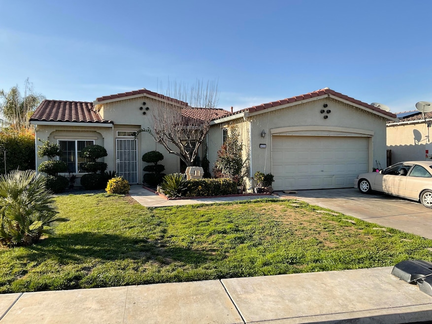 623 N Maurer St, Porterville, CA 93257 - photo 1