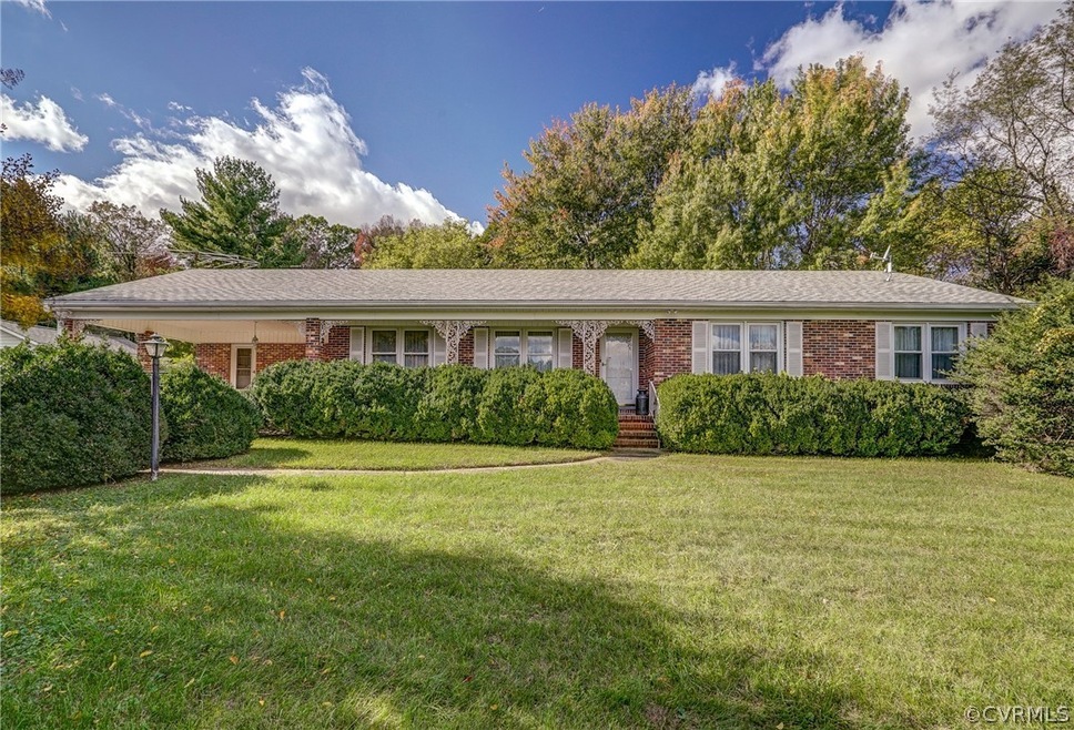 112 Henson Ave, Louisa, VA 23093 - photo 1