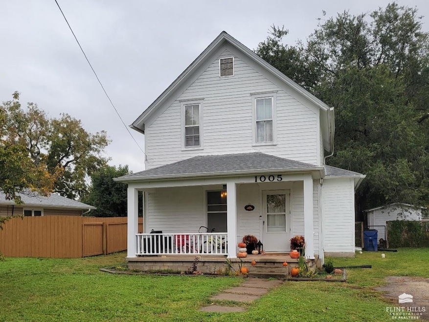 1005 N Walnut St, Abilene, KS 67410 - photo 1