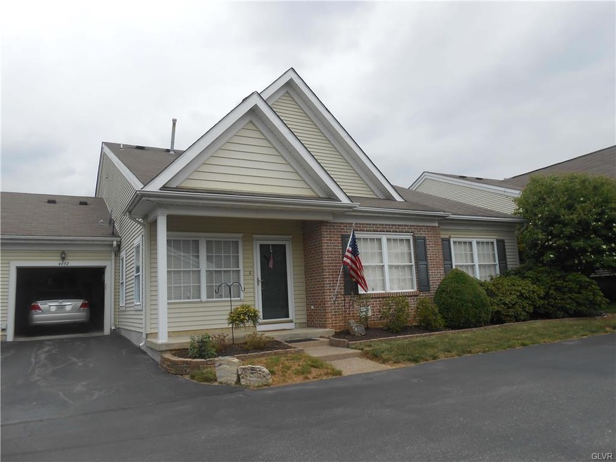 4692 Blue Grass Ln unit 22, Macungie, PA 18062 - photo 1