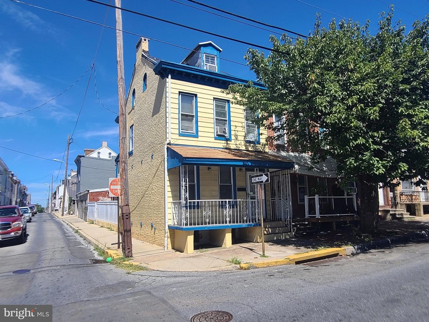 1025 Elm St, Reading, PA 19604 - photo 1