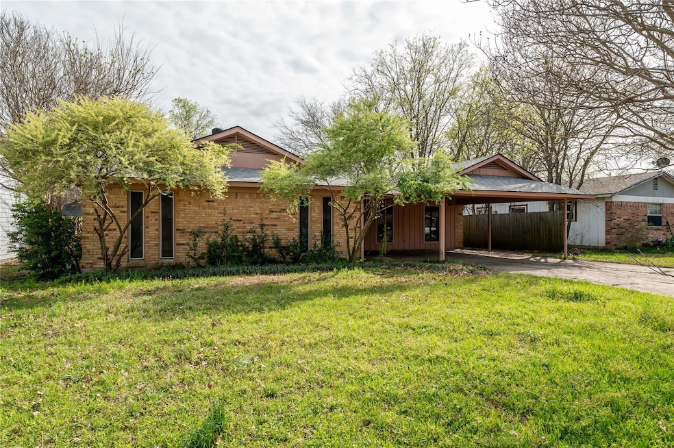 107 Mcmahon St, Bonham, TX 75418 - photo 1