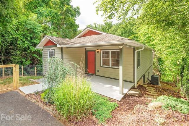 Craftsmen style bungalow in West Asheville!