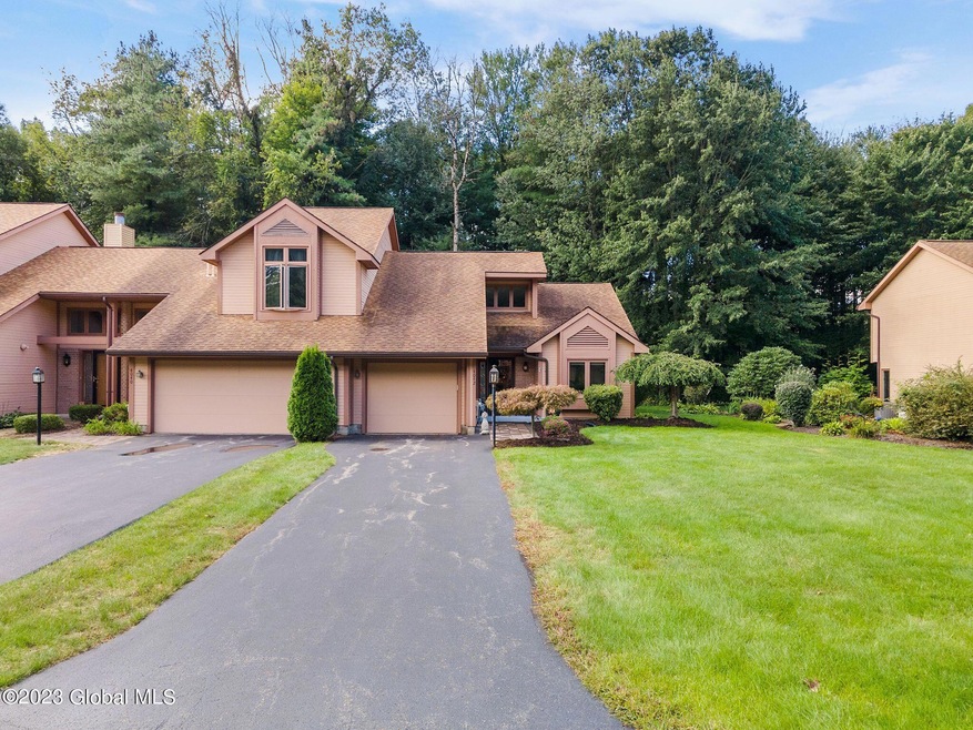 3-web-or-mls-4042GeorgetownSq_03