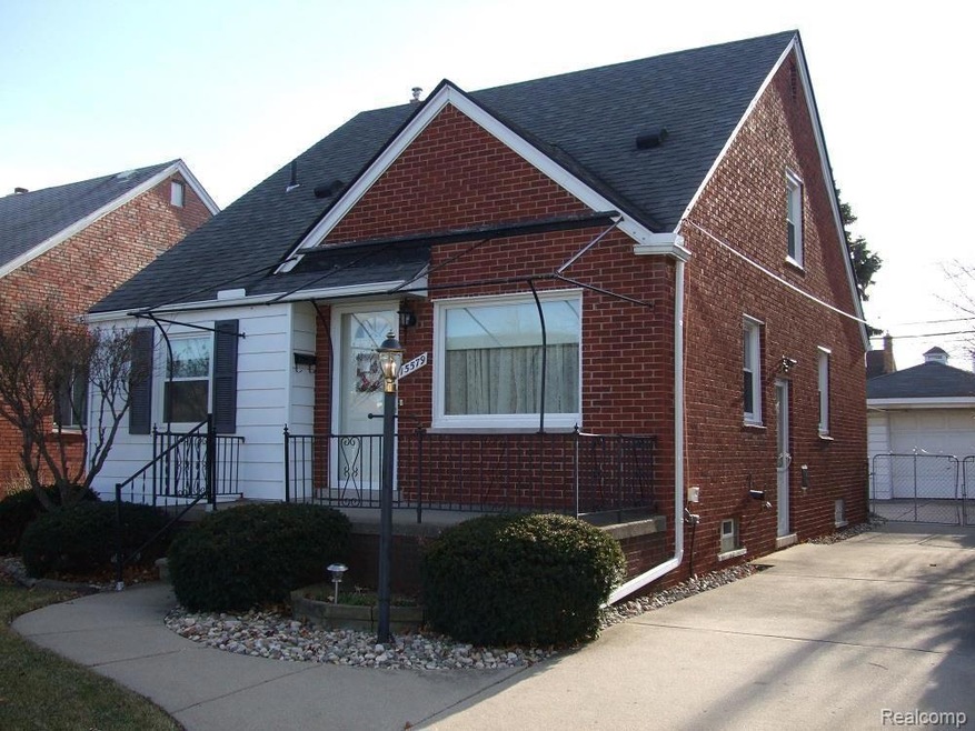 SHARP AND WELL MAINTAINED BUNGALOW