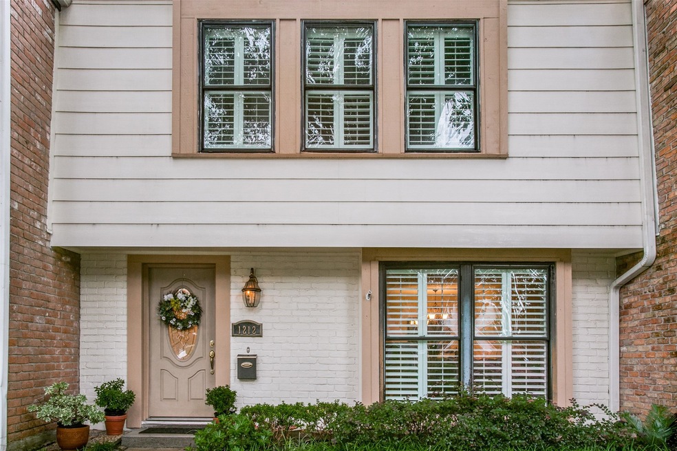 1212 Country Place Dr, Houston, TX 77079 - photo 1